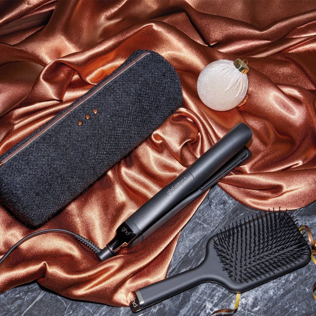 GHD. Coffret Des Fêtes Fer Plat Platinum + Noir - 1 Po