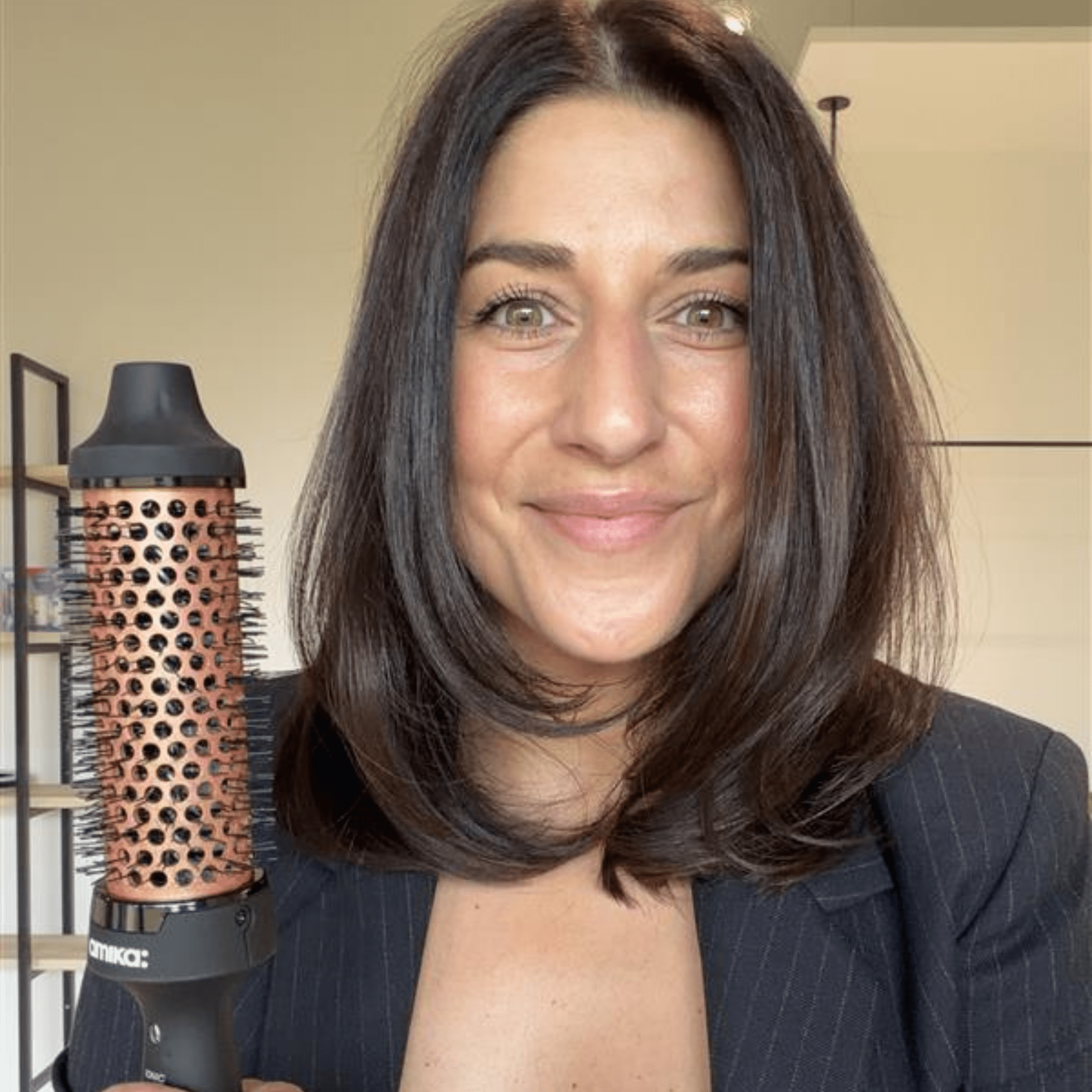 Amika. Brosse Chauffante Blowout Babe - Concept C. Shop