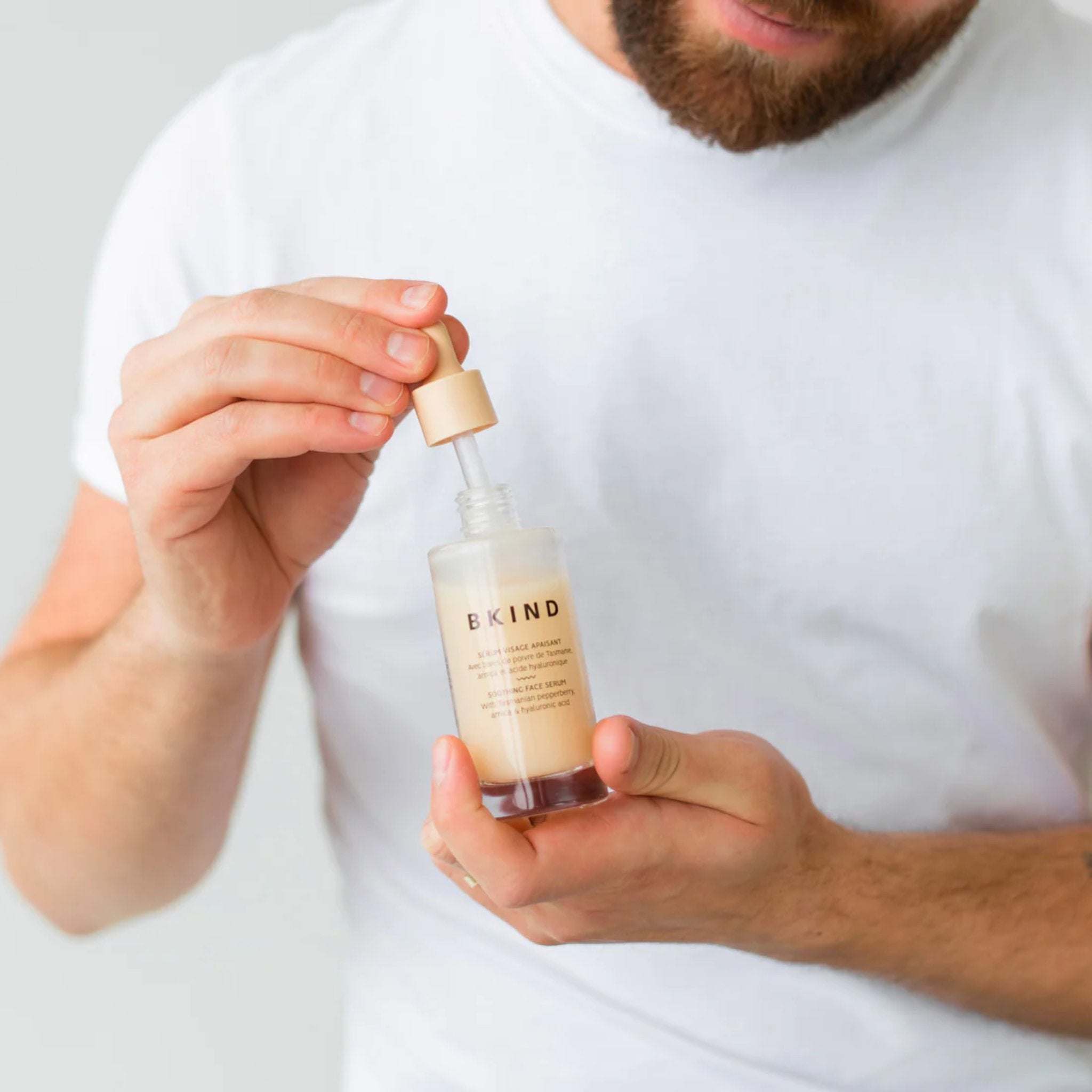 BKIND. Sérum Visage Apaisant avec Arnica et Acide Hyaluronique - 48 ml - Concept C. Shop