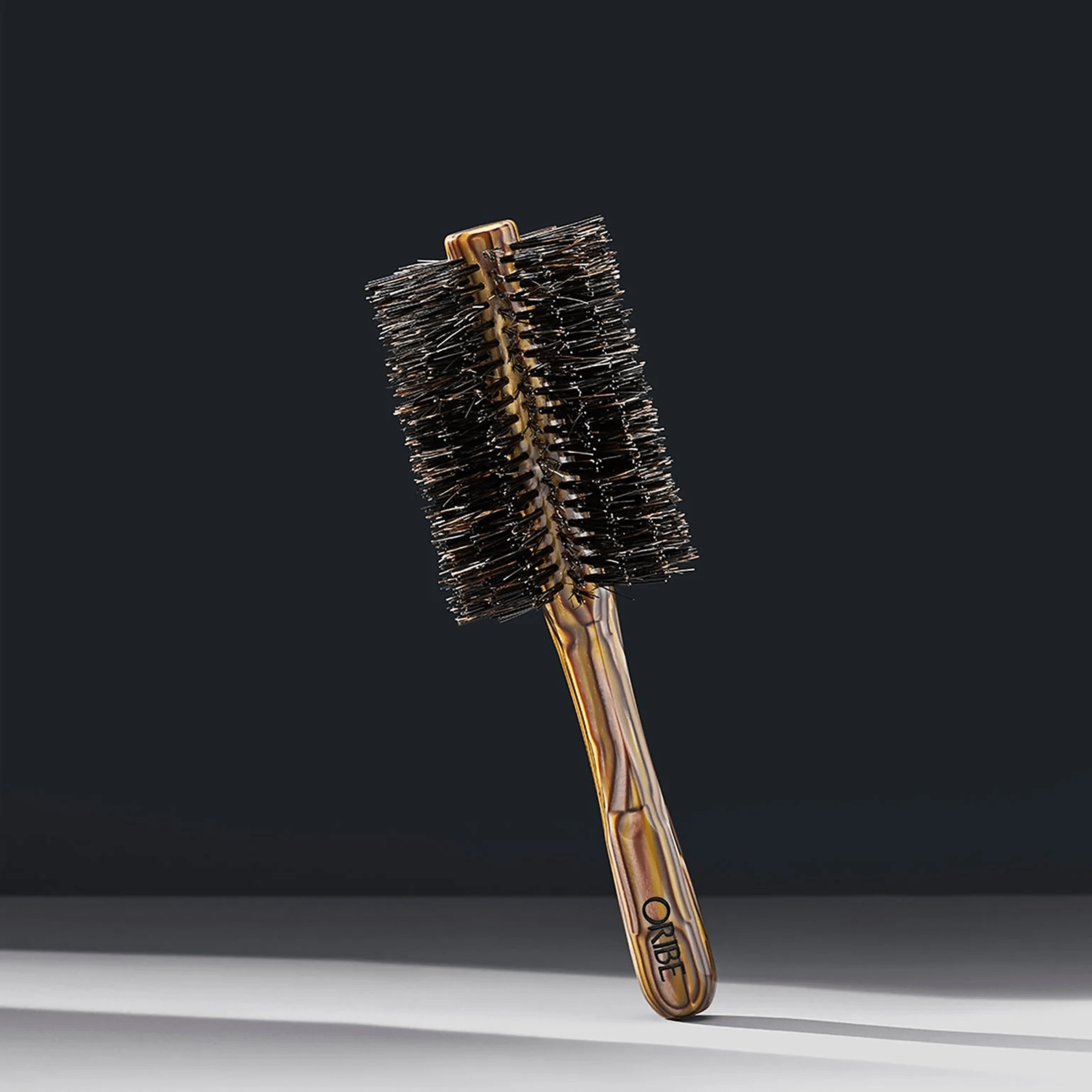 Oribe. Brosse Ronde - Grande - Concept C. Shop