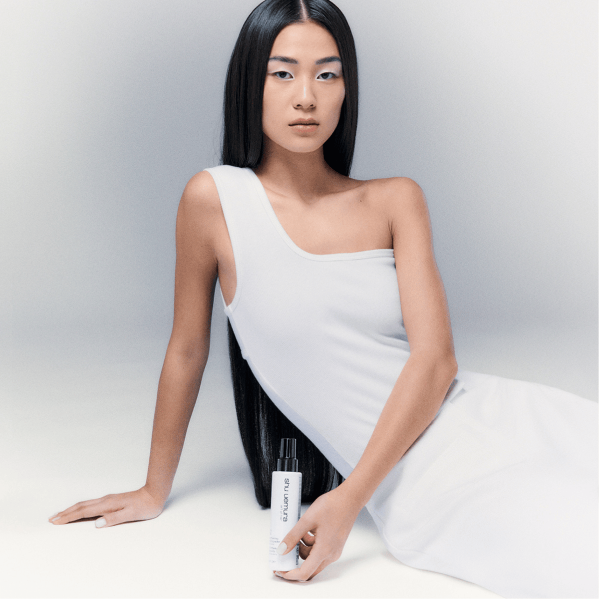 Shu Uemura. Coffret Des Fêtes - Duo Essence Absolue et Izumi Tonic - Concept C. Shop