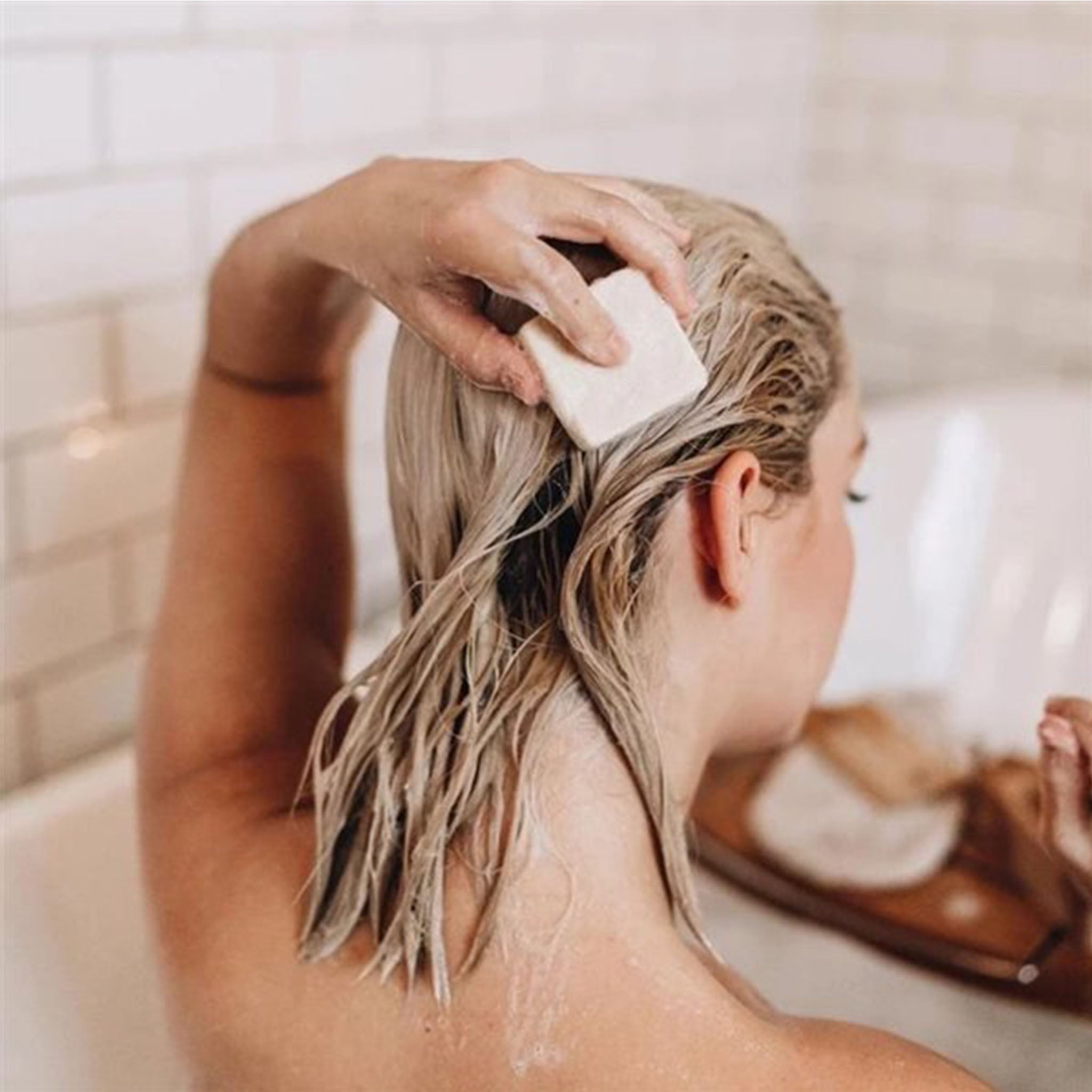 BKIND. Shampoing en Barre Cheveux Secs ou Fins - 55 g - Concept C. Shop
