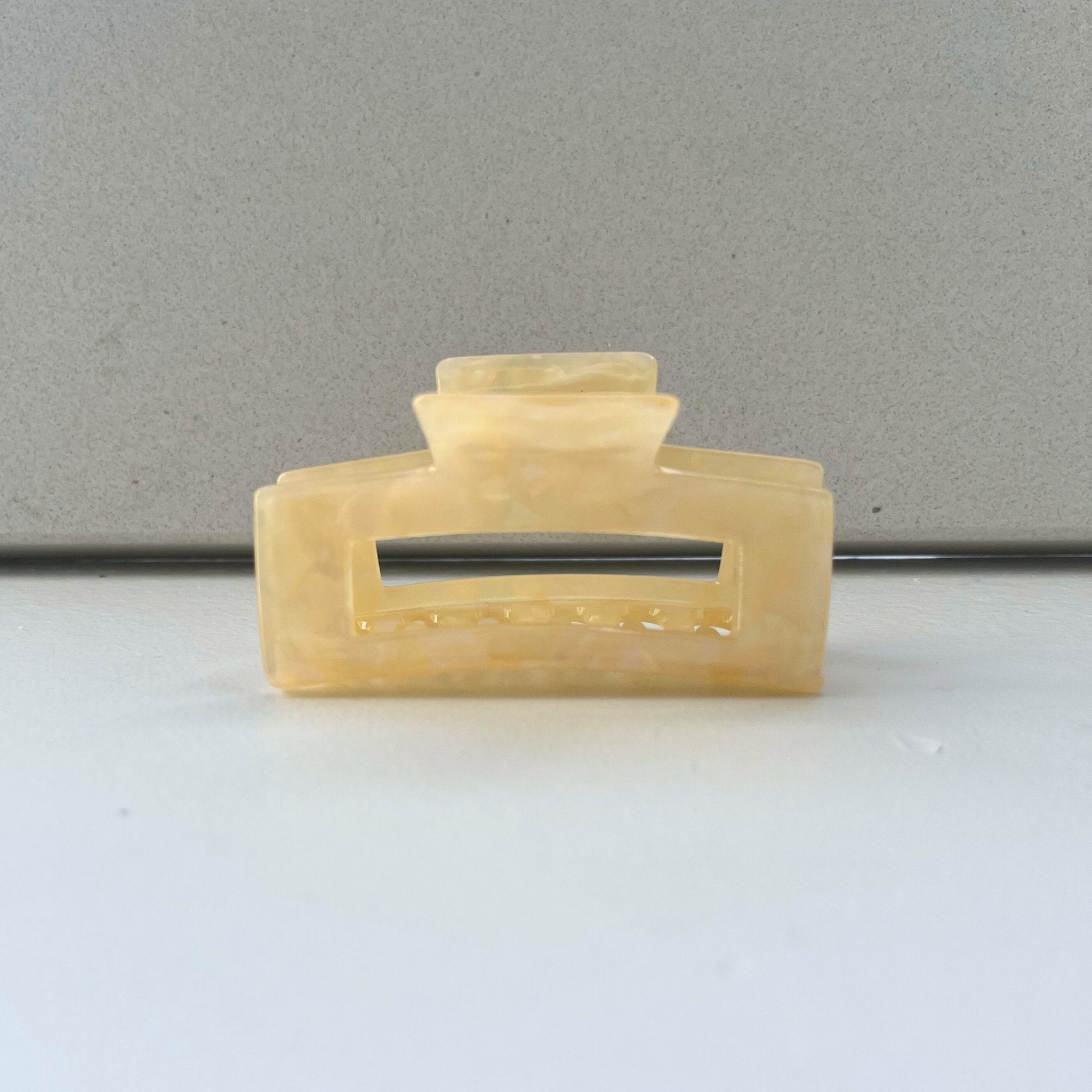 Concept C. Pince Rectangulaire - 7.5cm Beige Nacré - Concept C. Shop