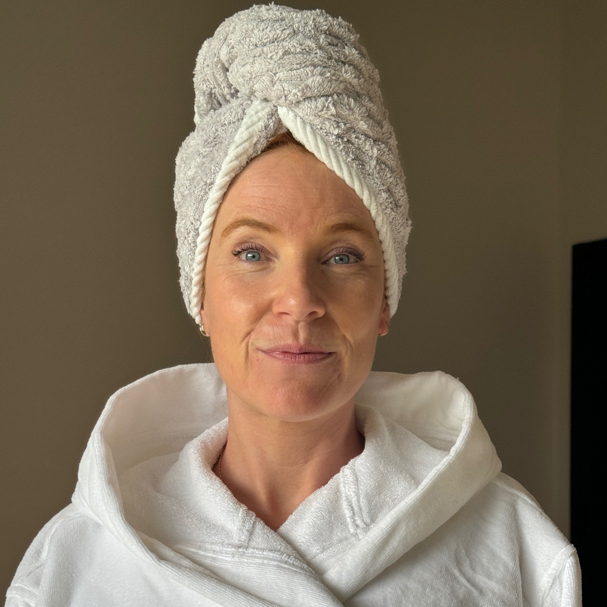 Concept C. Serviette de Tête en Microfibre luxueuse - Gris - Concept C. Shop