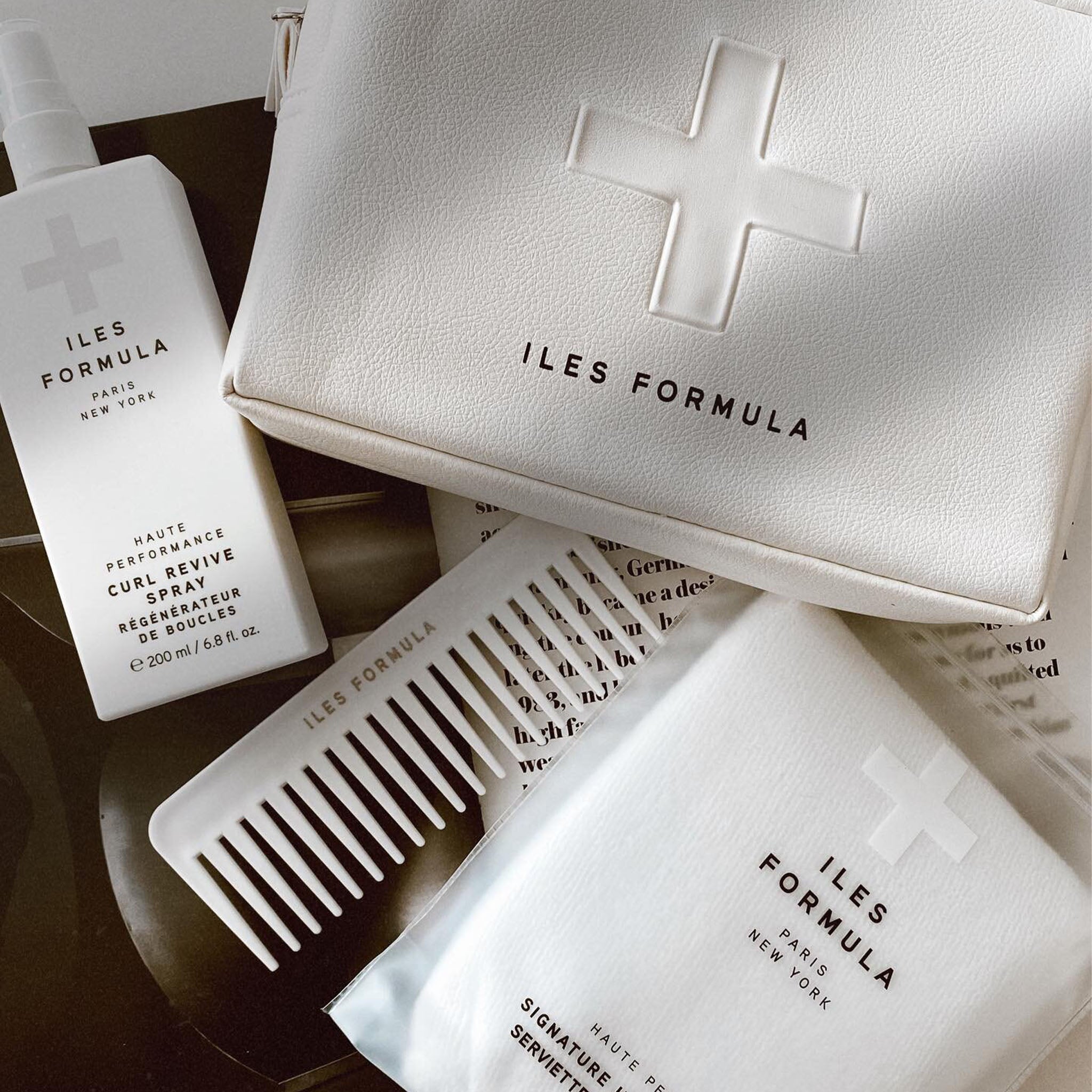 Iles Formula. Peigne Distributeur de Revitalisant à Dents Larges - Concept C. Shop