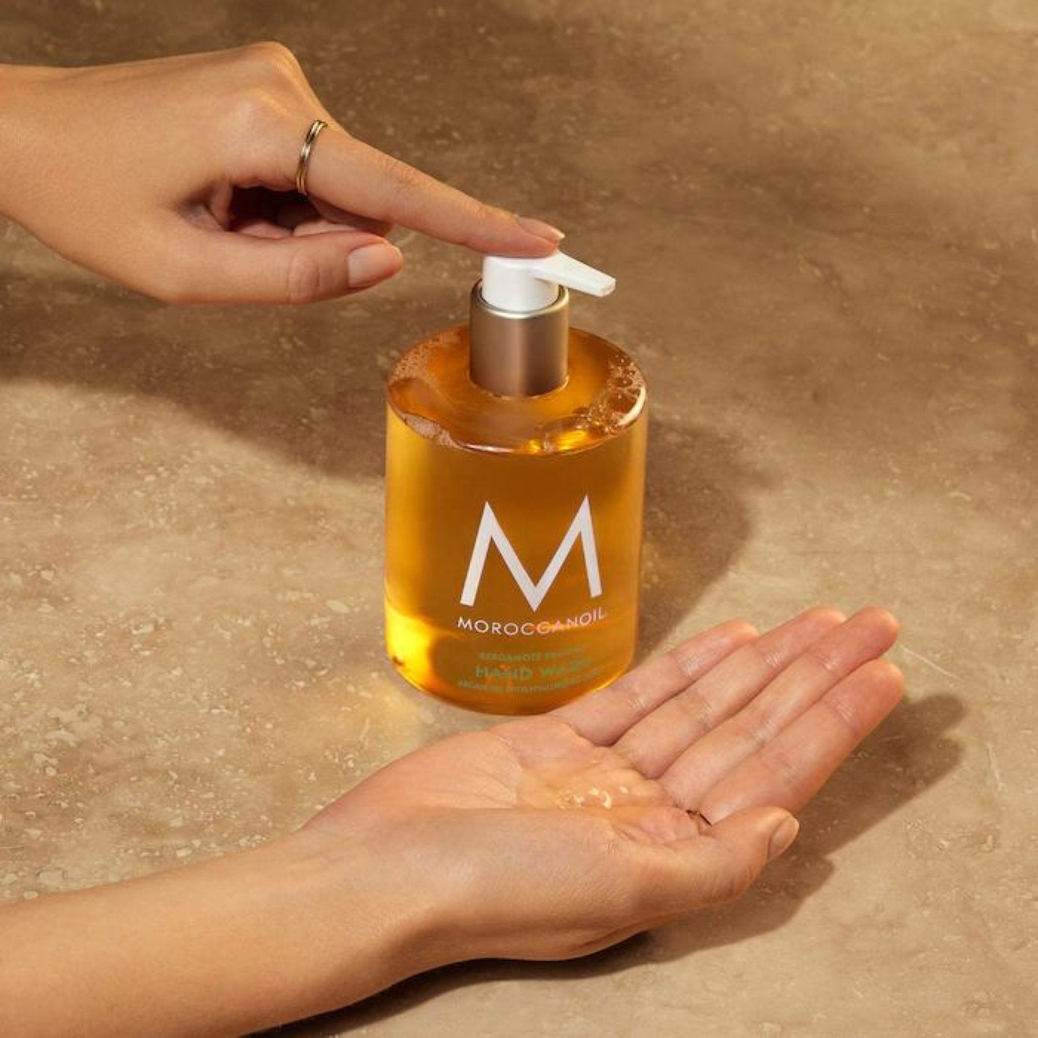 Moroccanoil. Gel Nettoyant pour les Mains Fragrance Bergamote Fraîche - 360 ml - Concept C. Shop