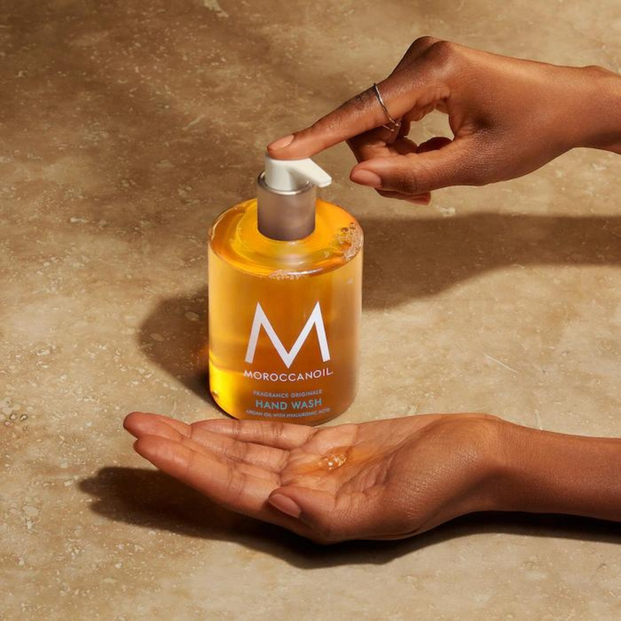 Moroccanoil. Gel Nettoyant pour les Mains Fragrance Originale - 360 ml - Concept C. Shop
