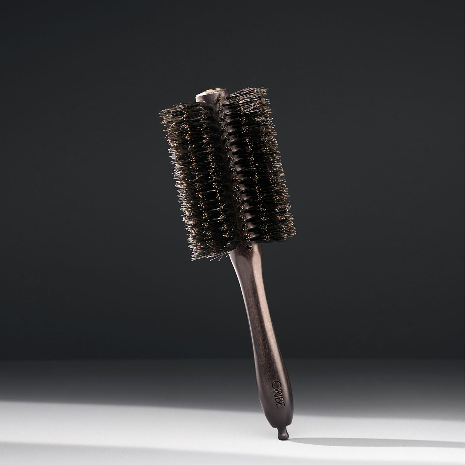 Oribe. Grande Brosse Ronde en Bois de Hêtre - Concept C. Shop