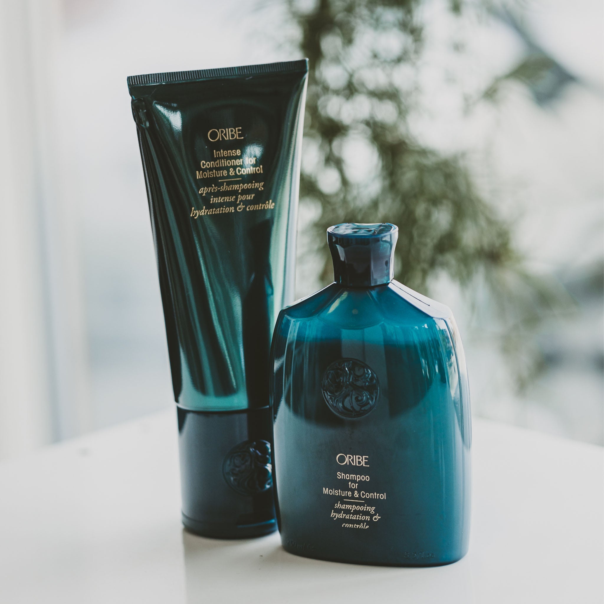 Oribe. Shampoing pour Hydratation et Contrôle - 250 ml - Concept C. Shop