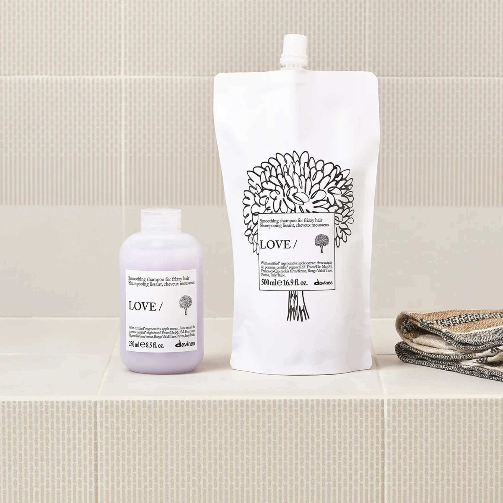 Davines. LOVE SMOOTHING Smoothing Shampoo for Frizzy or Unruly Hair (Eco-Refill) - 500 ml