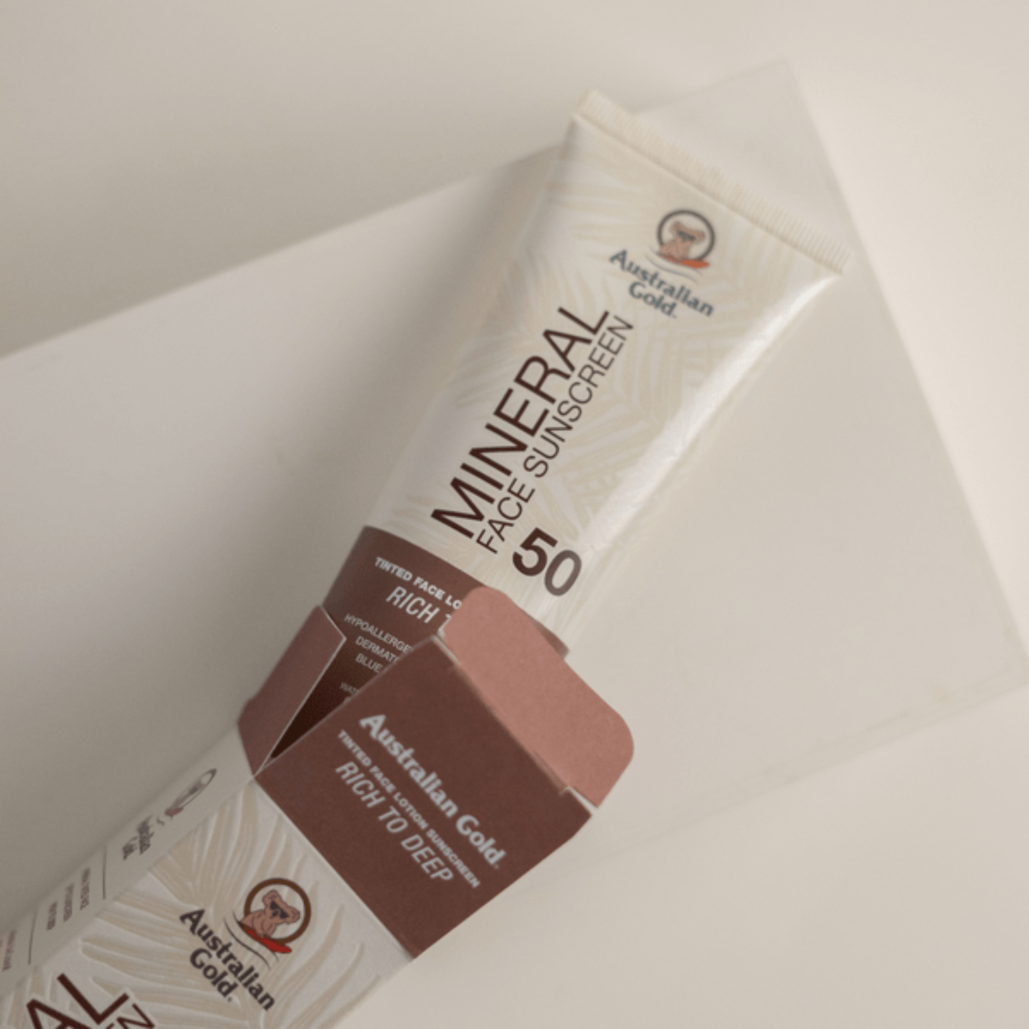 Australian Gold. Crème Solaire Minérale Teintée pour le Visage FPS 50 - Riche à Profond - 74 ml