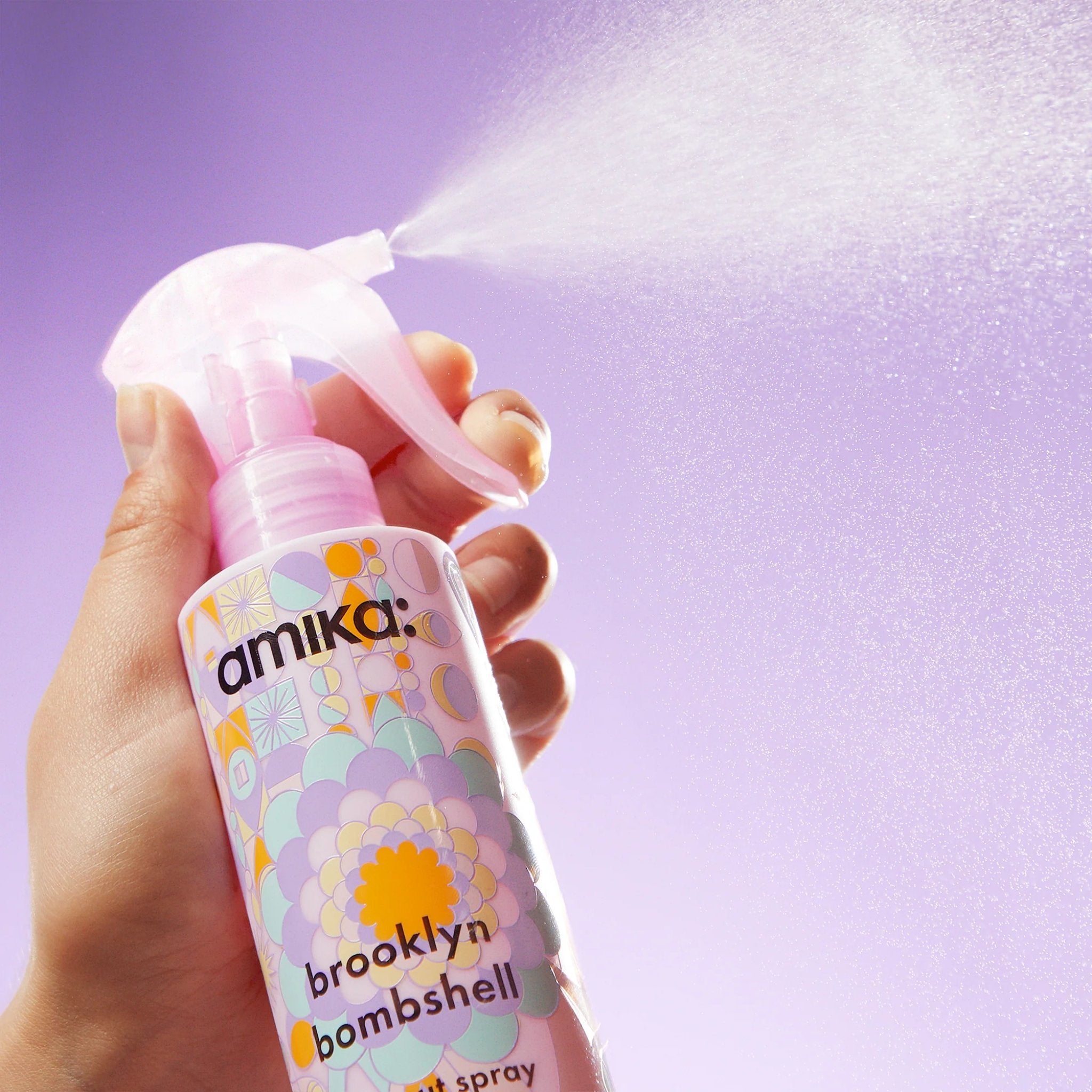 Amika. Spray de brushing Brooklyn Bombshell - 200 ml - Concept C. Shop