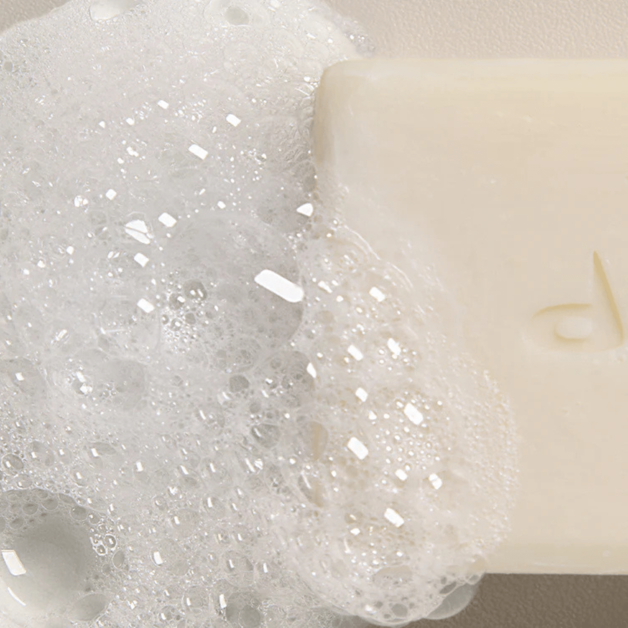 Davines. Shampoing Hydratant en Barre MOMO - 100 gr - Concept C. Shop