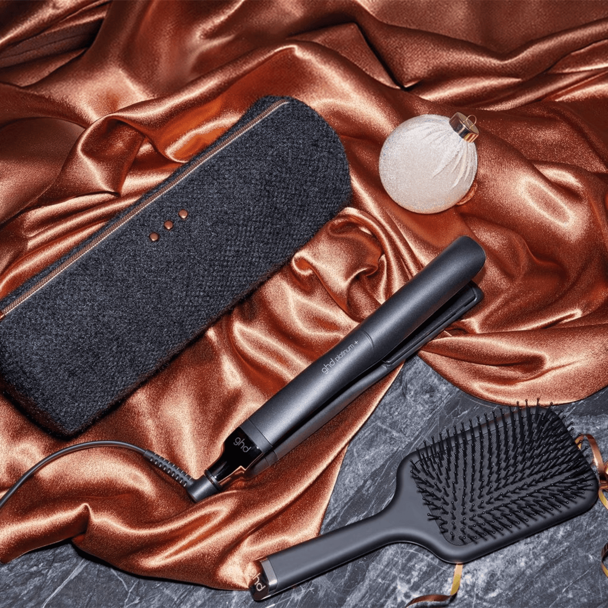 GHD. Coffret Des Fêtes Fer Plat Platinum + Noir - 1 Po - Concept C. Shop