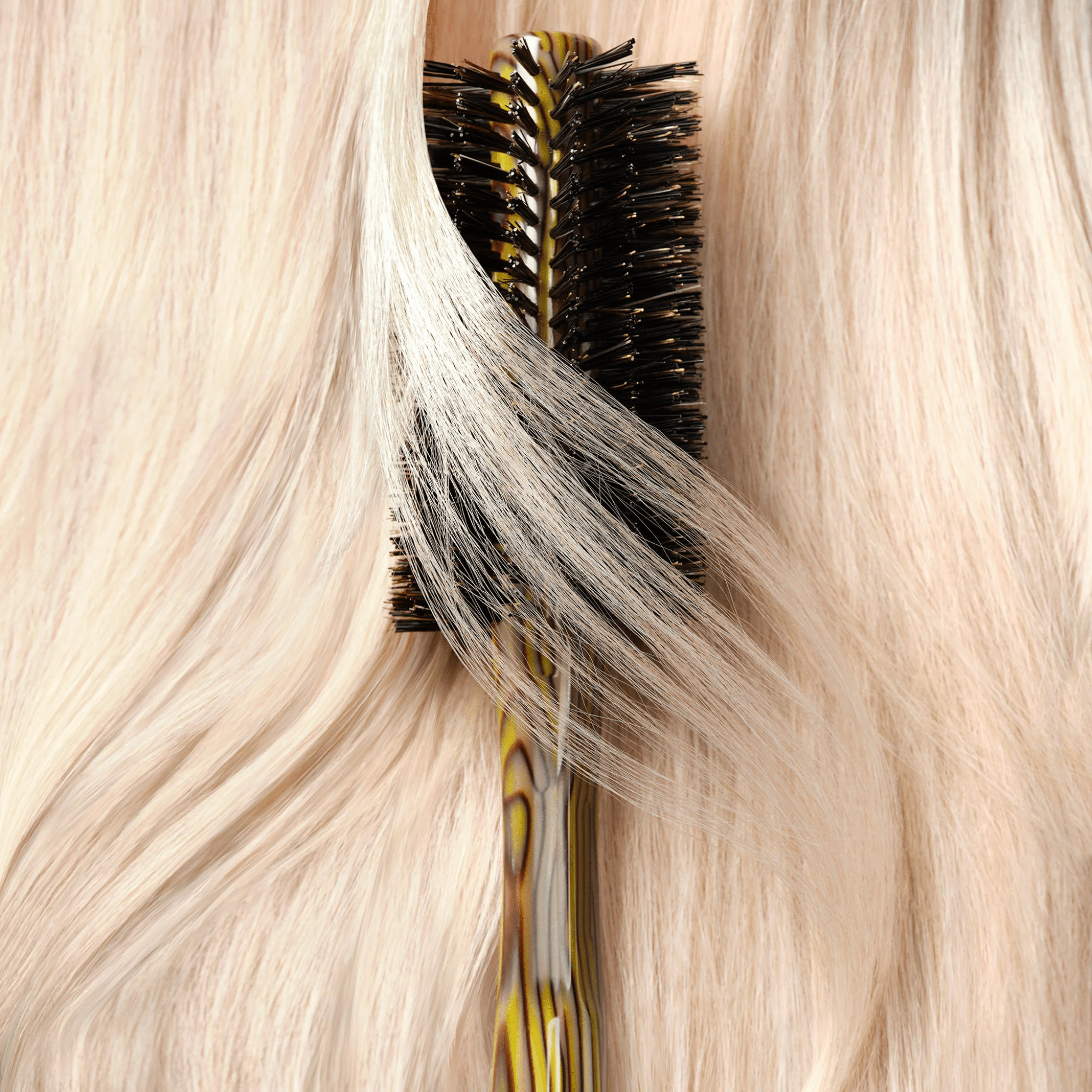 Oribe. Brosse Ronde - Moyenne - Concept C. Shop