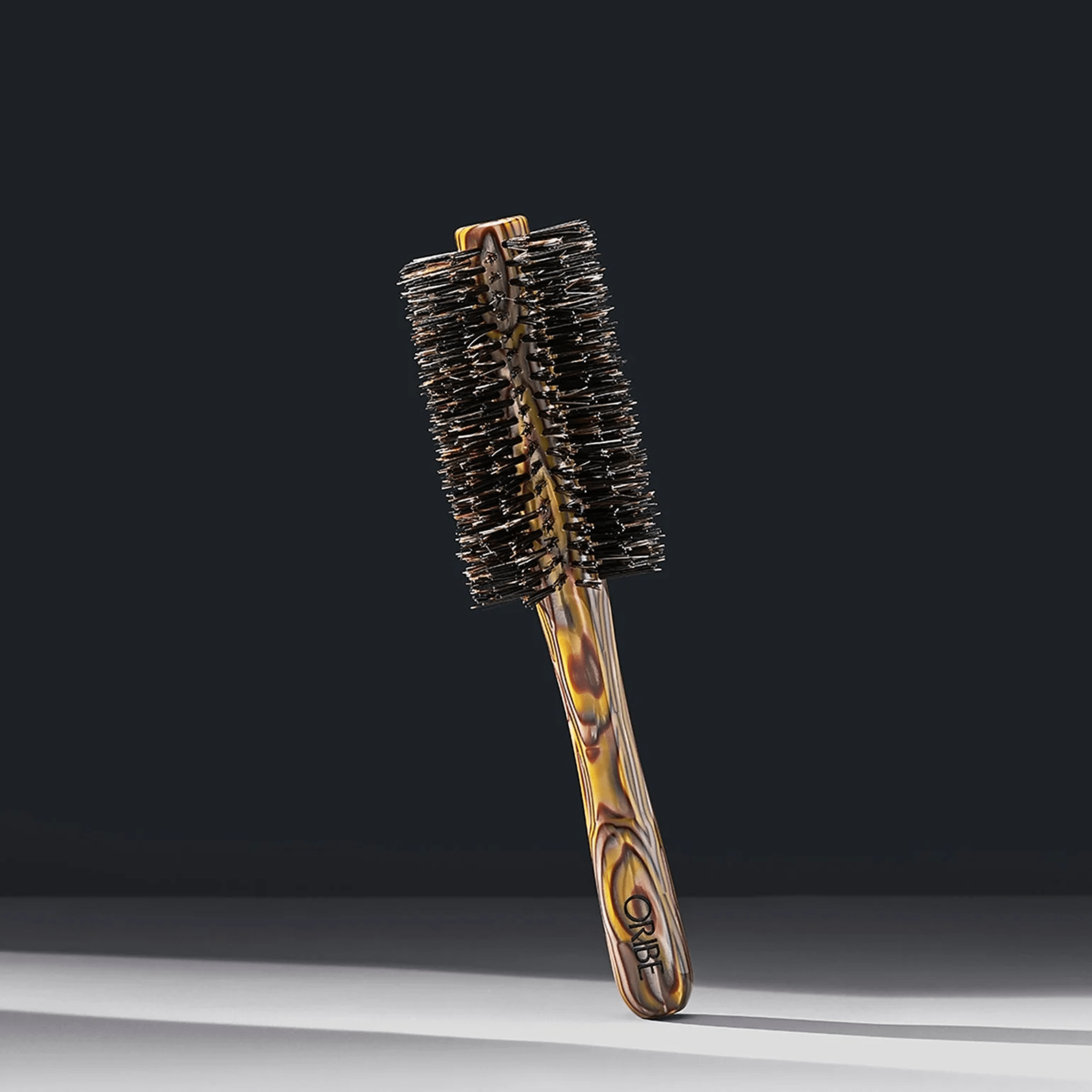 Oribe. Brosse Ronde - Moyenne - Concept C. Shop