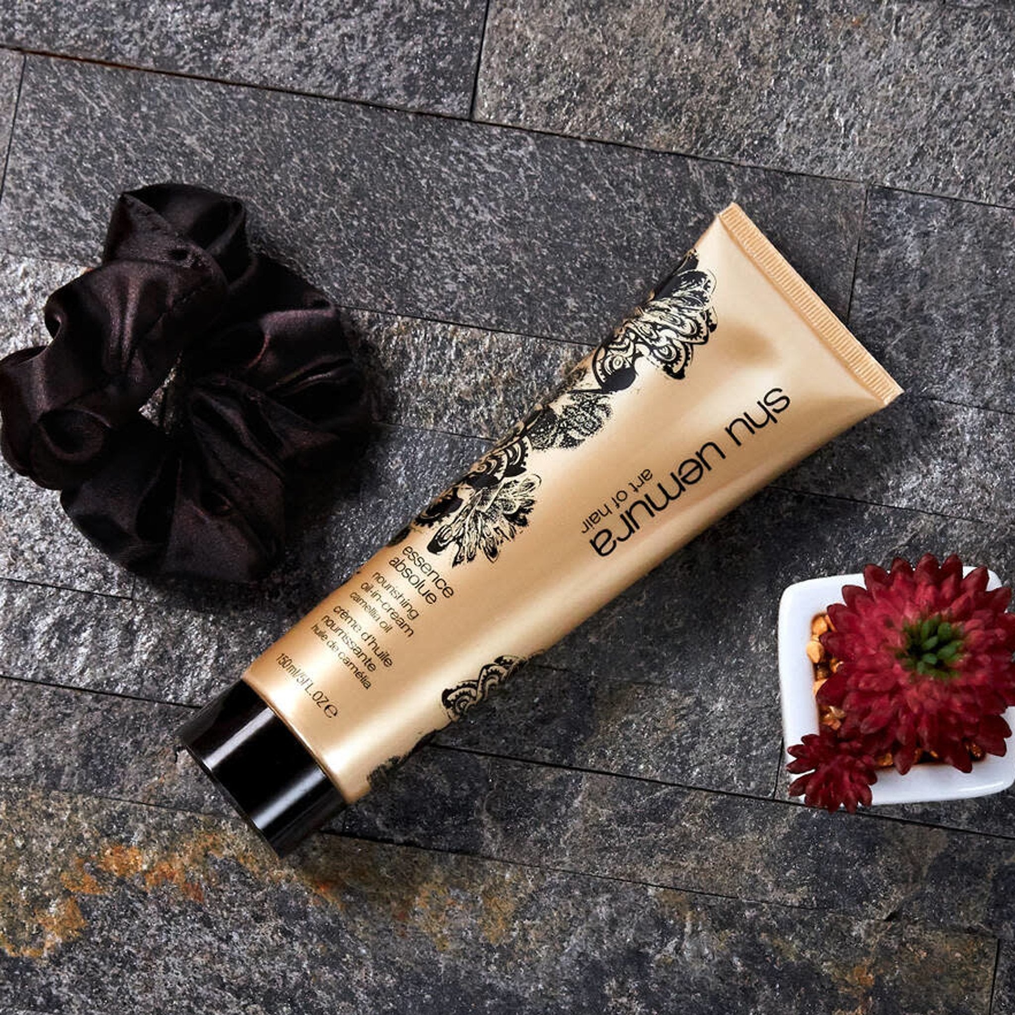 Shu Uemura. Crème d’Huile Nourrissante Essence Absolue - 150 ml - Concept C. Shop